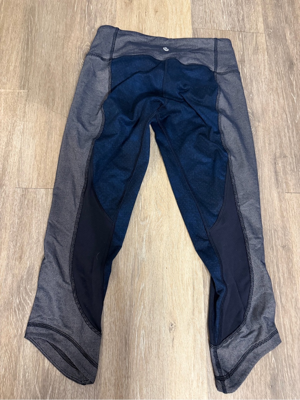 Lululemon athletic size 6 Leggings blue navy knee length